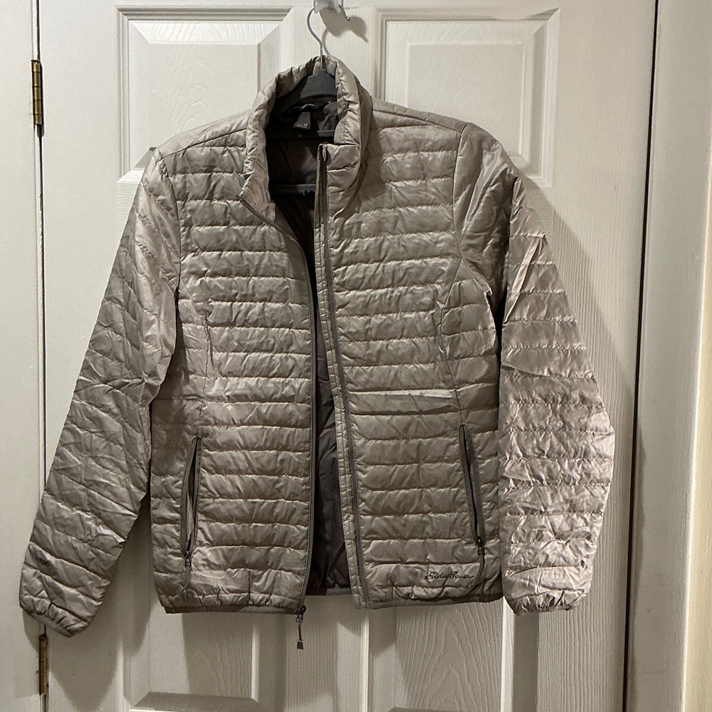 Eddie Bauer Womans Quilted Puffer Jacket - Light Gray Size XS/2 Pockets Out/ 1in
